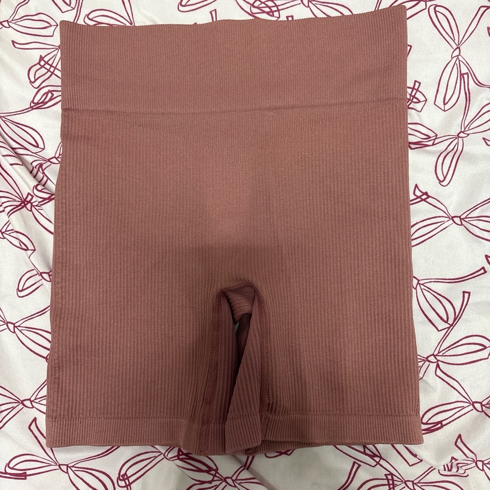 Amazon Ribbed High-Waist Bike Shorts - Mauve